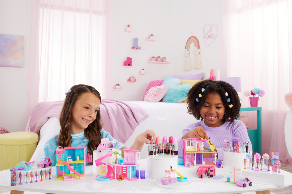 Barbie Mini BarbieLand Casa de Muñecas Azul y Amarilla