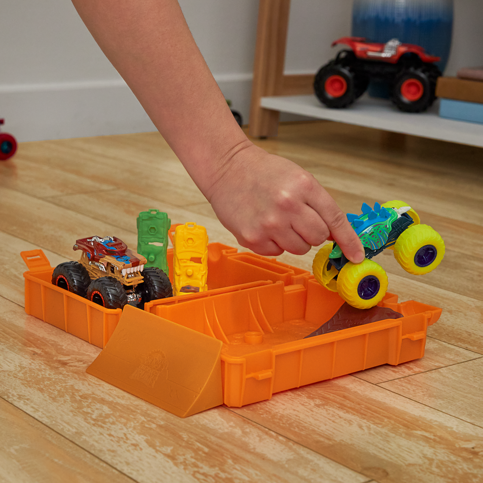 Hot Wheels Monster Trucks Fuel N’ Go Playset With 1:64 Scale Motosaurus Toy Truck & 2 Crushed Cars