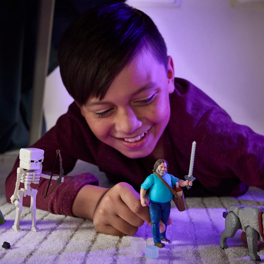 Minecraft Steve Action Figure & Accessories, 4-inch Toy Set inspired By A Minecraft Movie