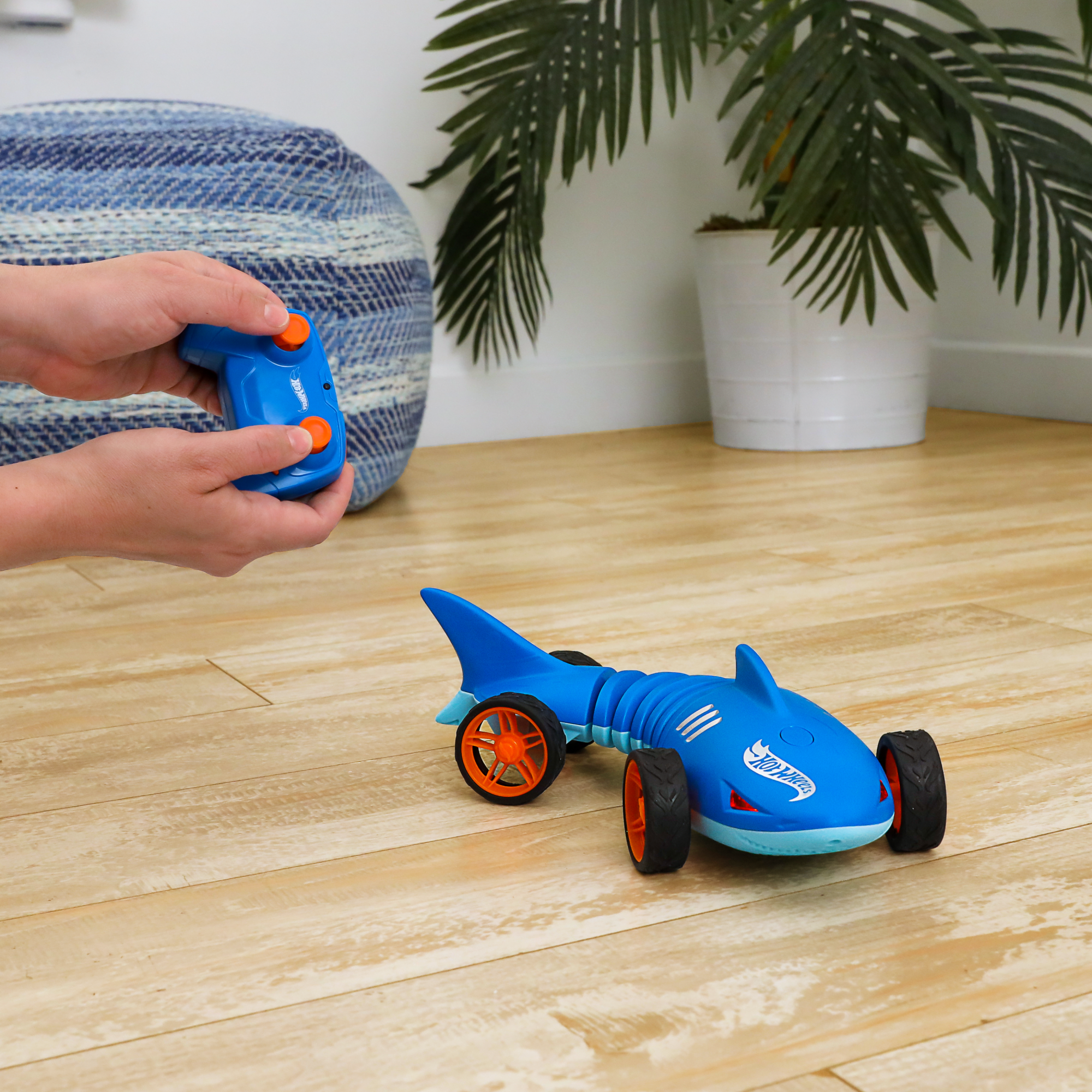 Hot Wheels  Rc  Échelle 1:15  Bolide Requin Téléguidé, à Piles